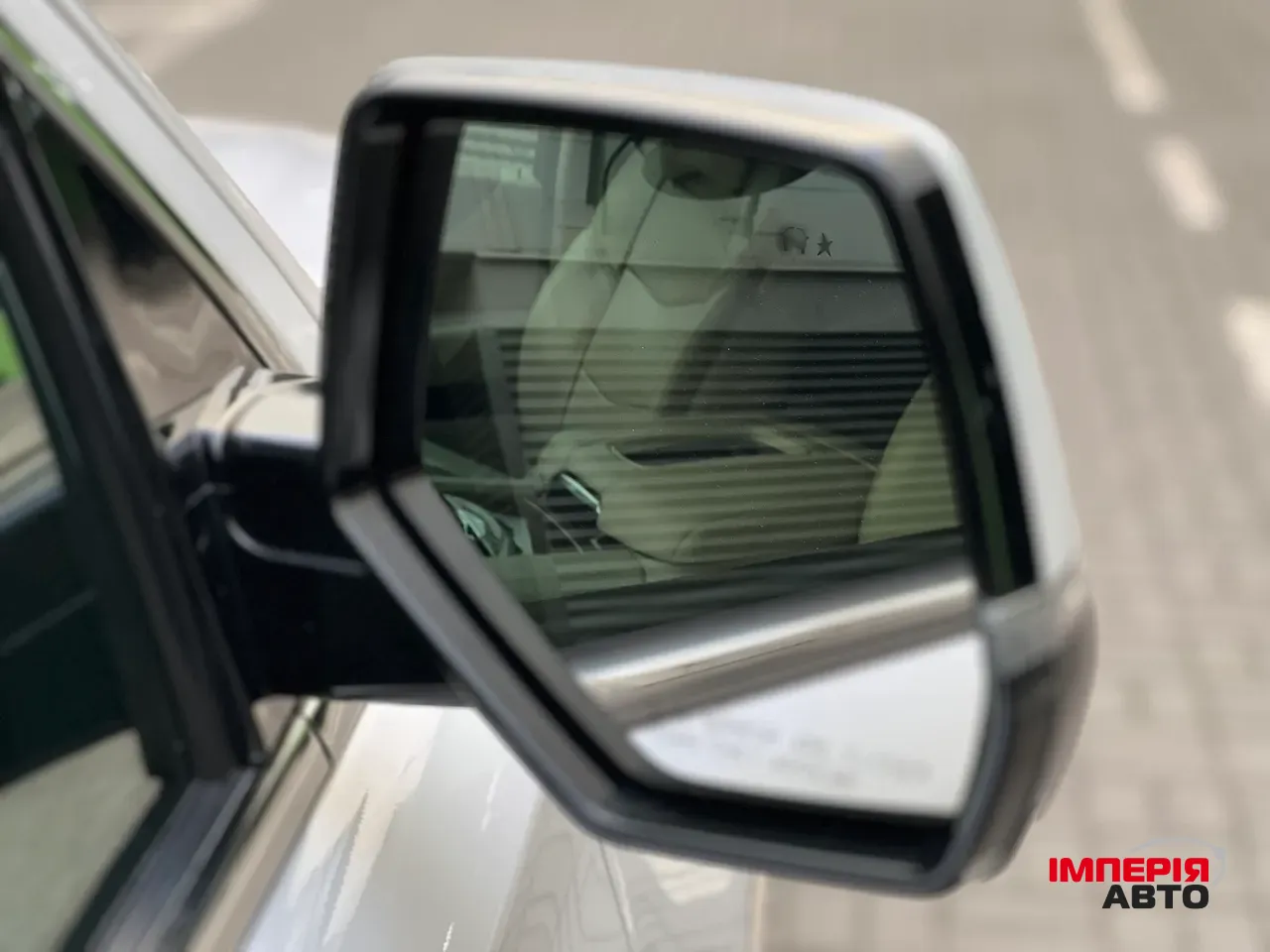 Cadillac Escalade - фото 13