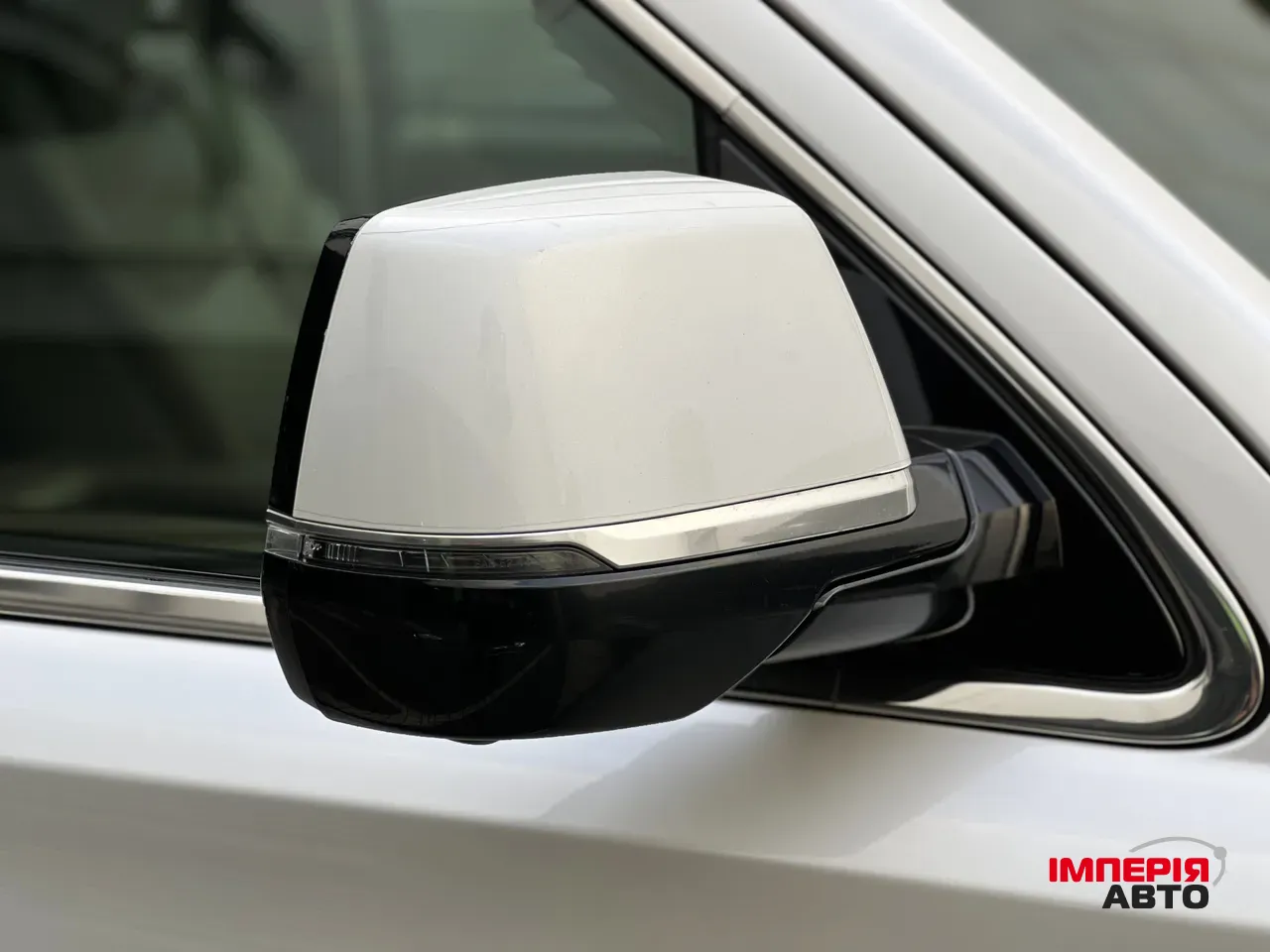 Cadillac Escalade - фото 12