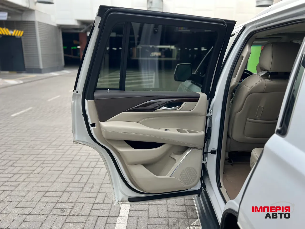 Cadillac Escalade - фото 43