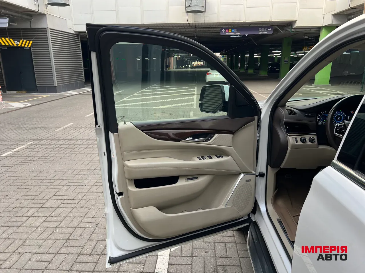 Cadillac Escalade - фото 19