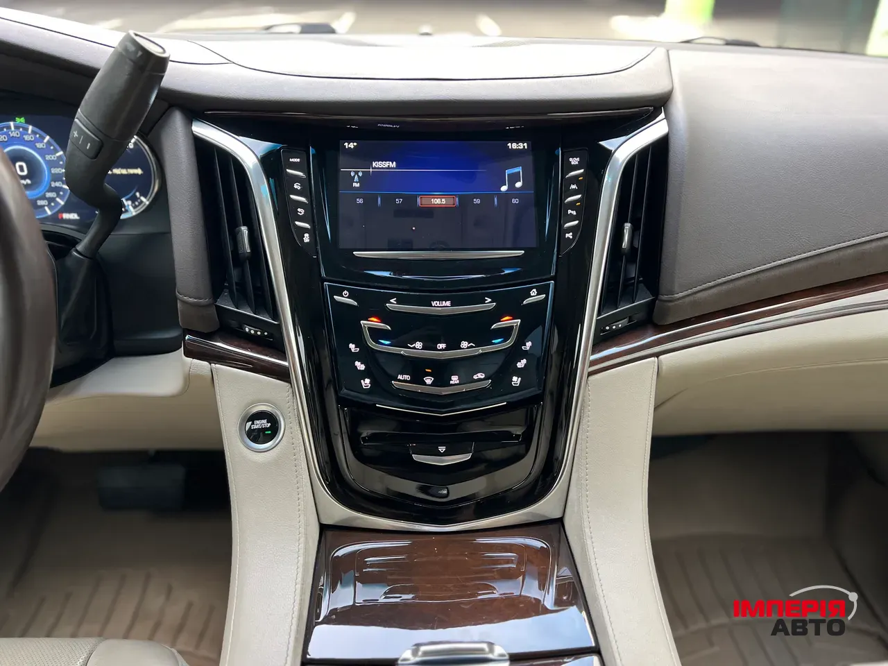 Cadillac Escalade - фото 36