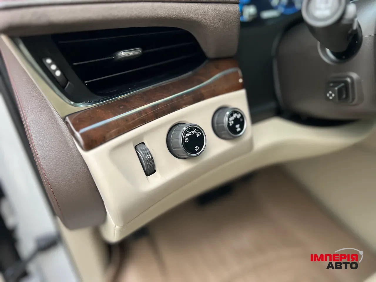 Cadillac Escalade - фото 22