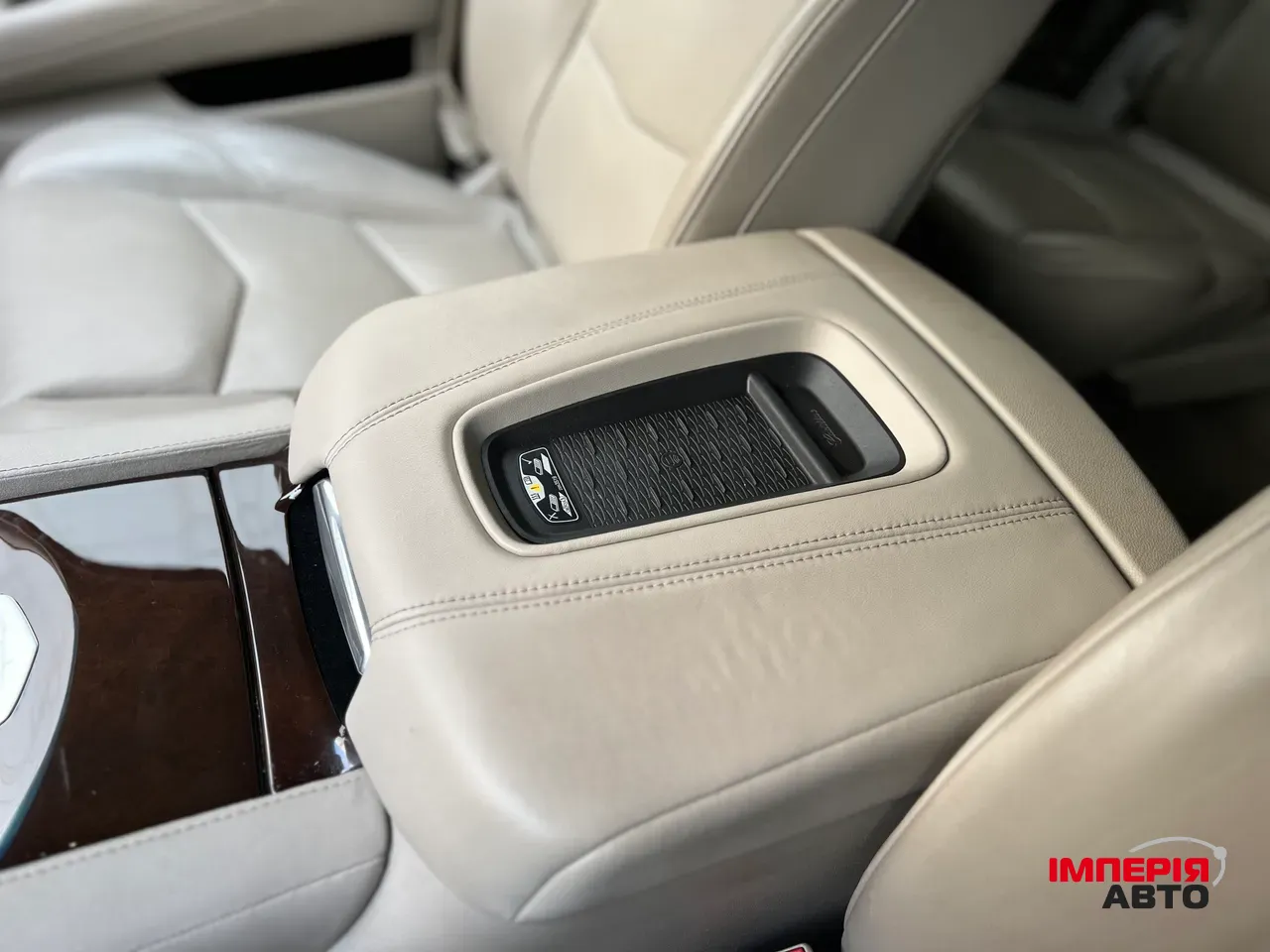 Cadillac Escalade - фото 35