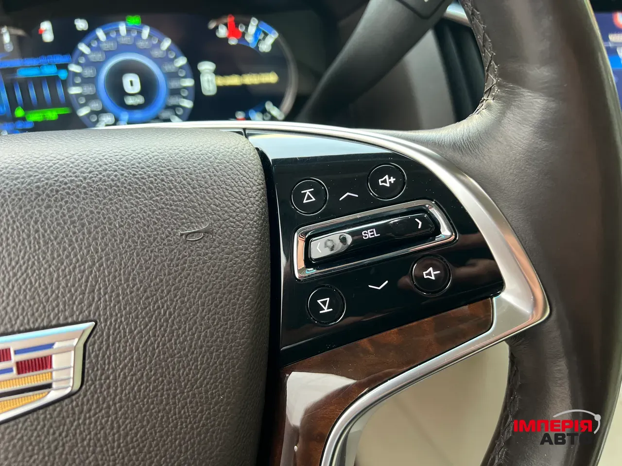 Cadillac Escalade - фото 30