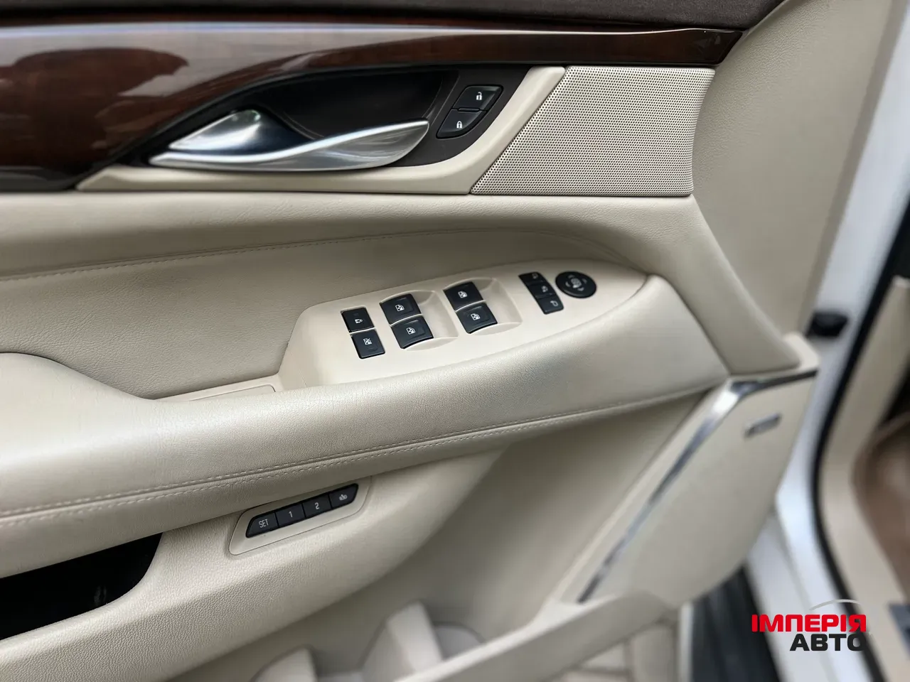 Cadillac Escalade - фото 25