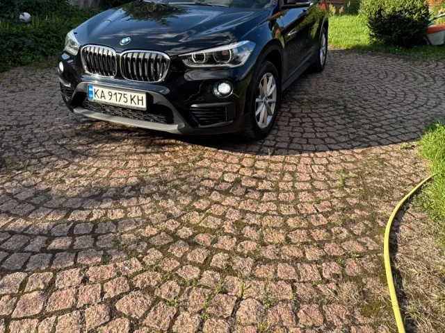 BMW X1 - фото 1