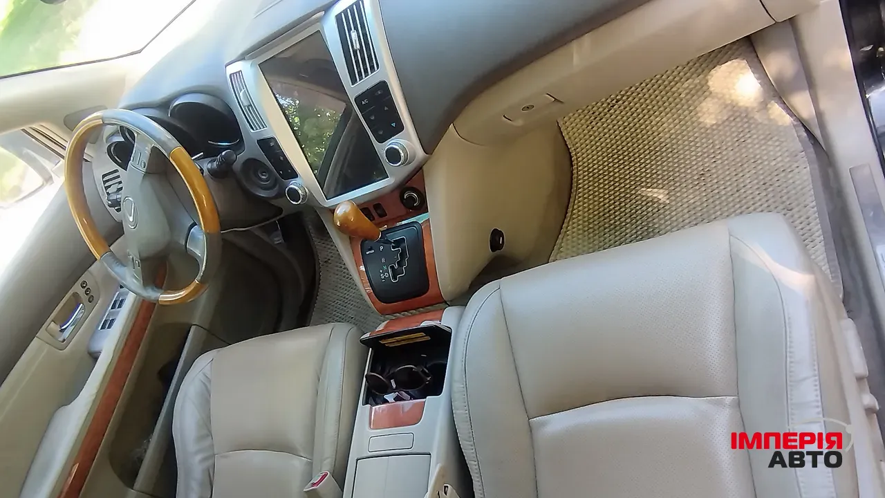 Lexus RX - фото 6