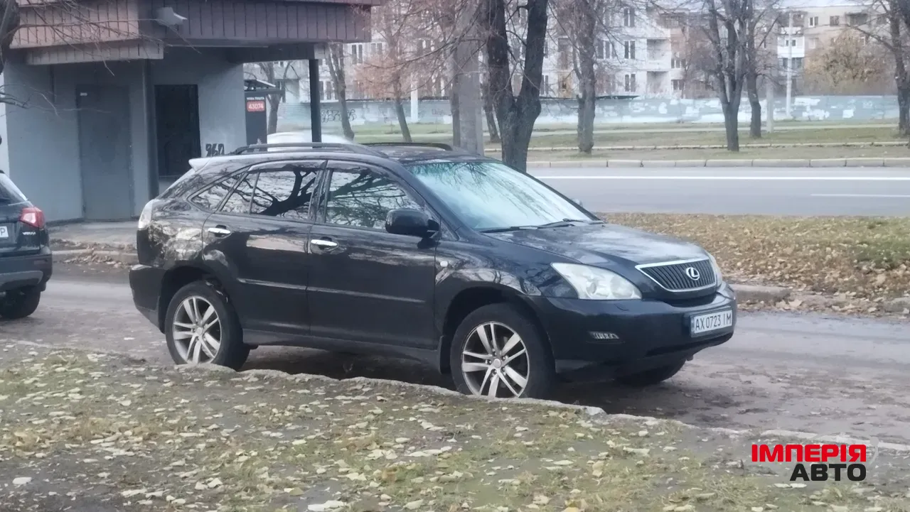 Lexus RX - фото 4