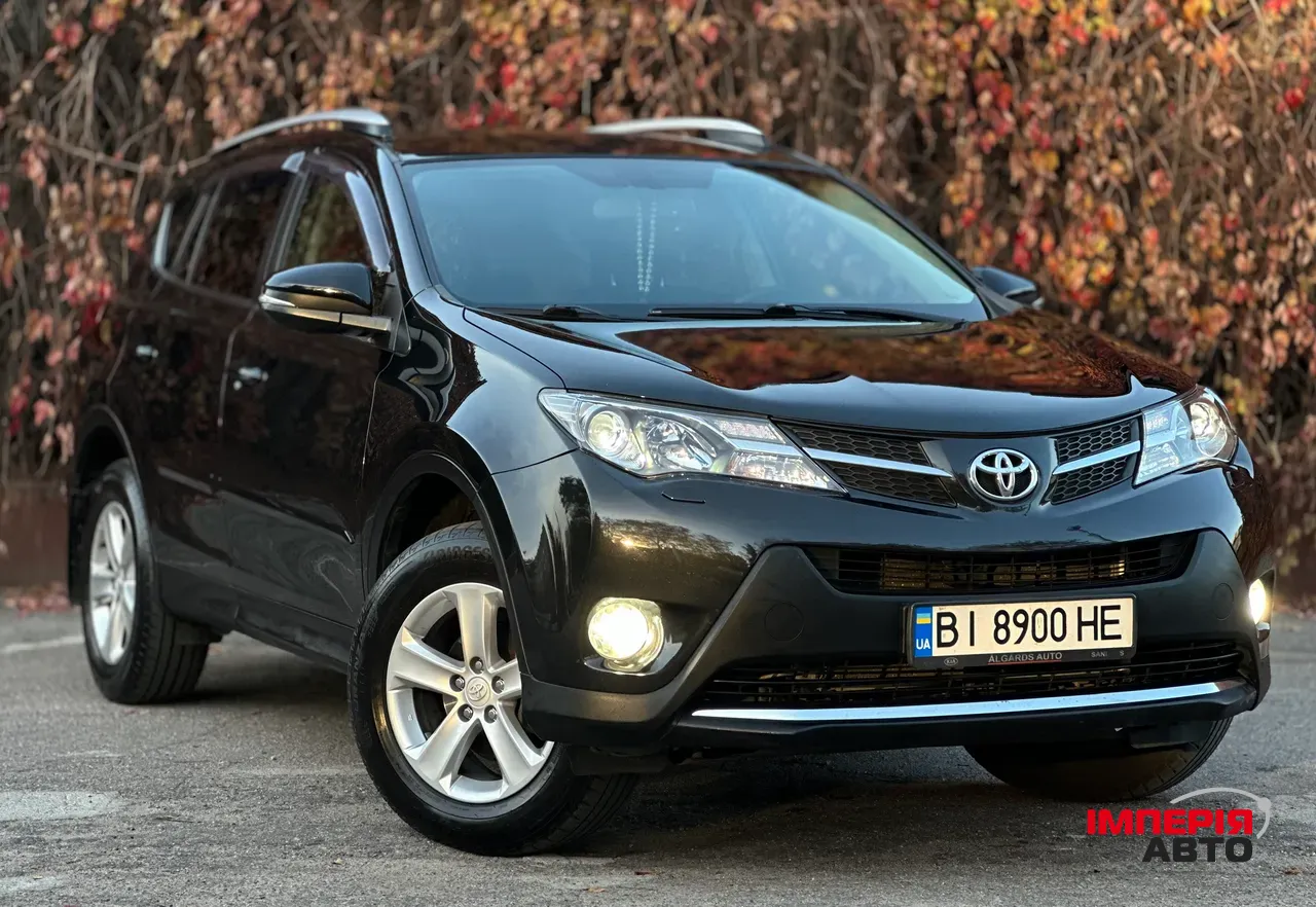 Toyota RAV4 - фото 1
