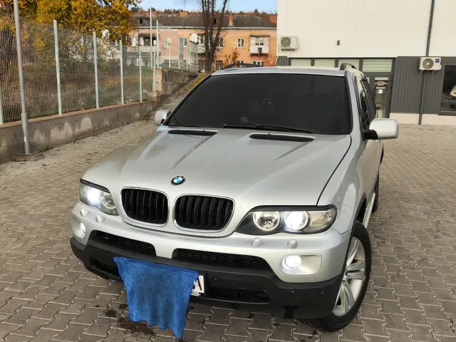 BMW X5 - фото 1