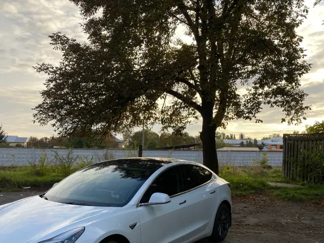 Tesla Model 3 - фото 2