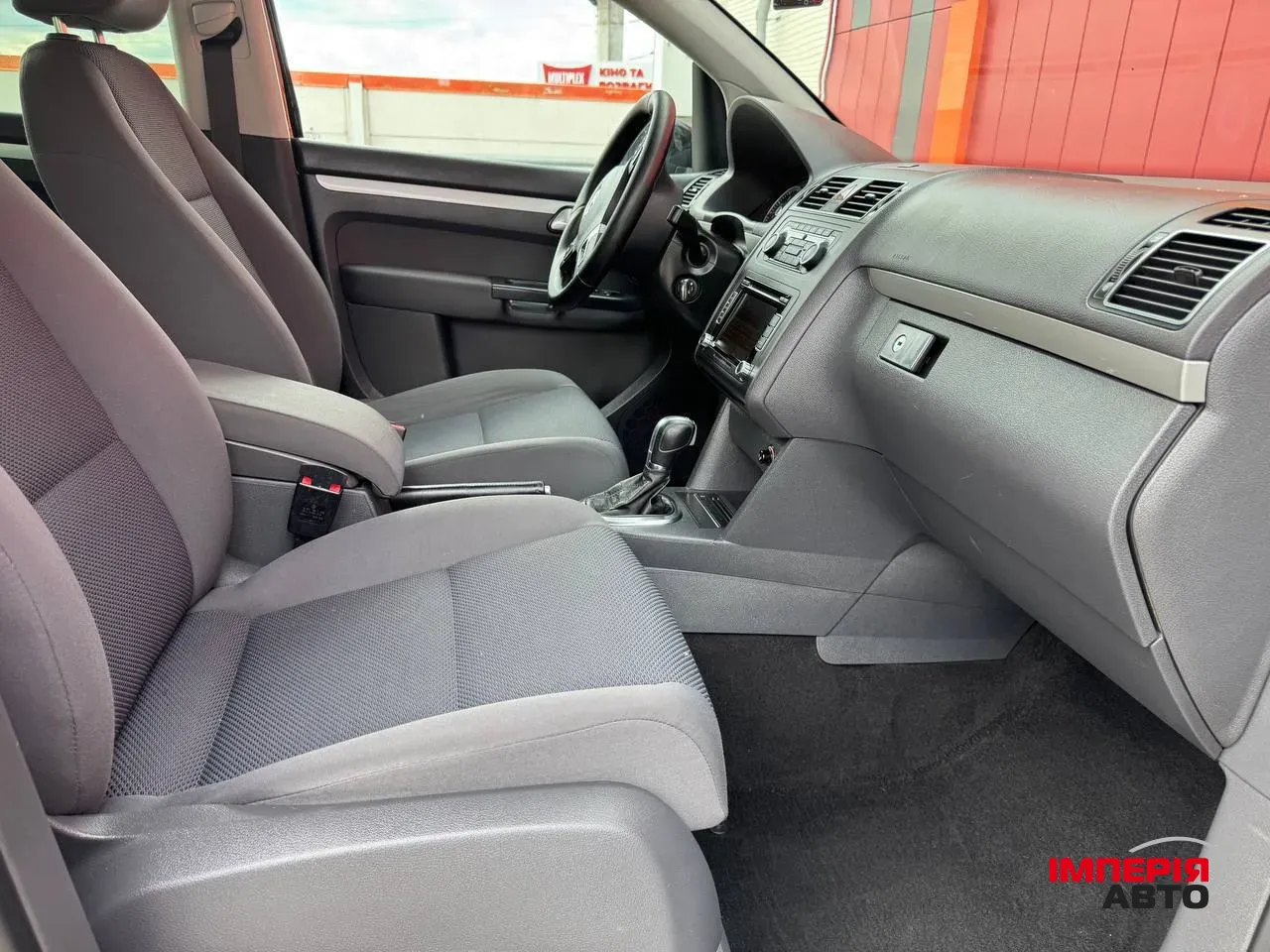 Volkswagen Touran - фото 4