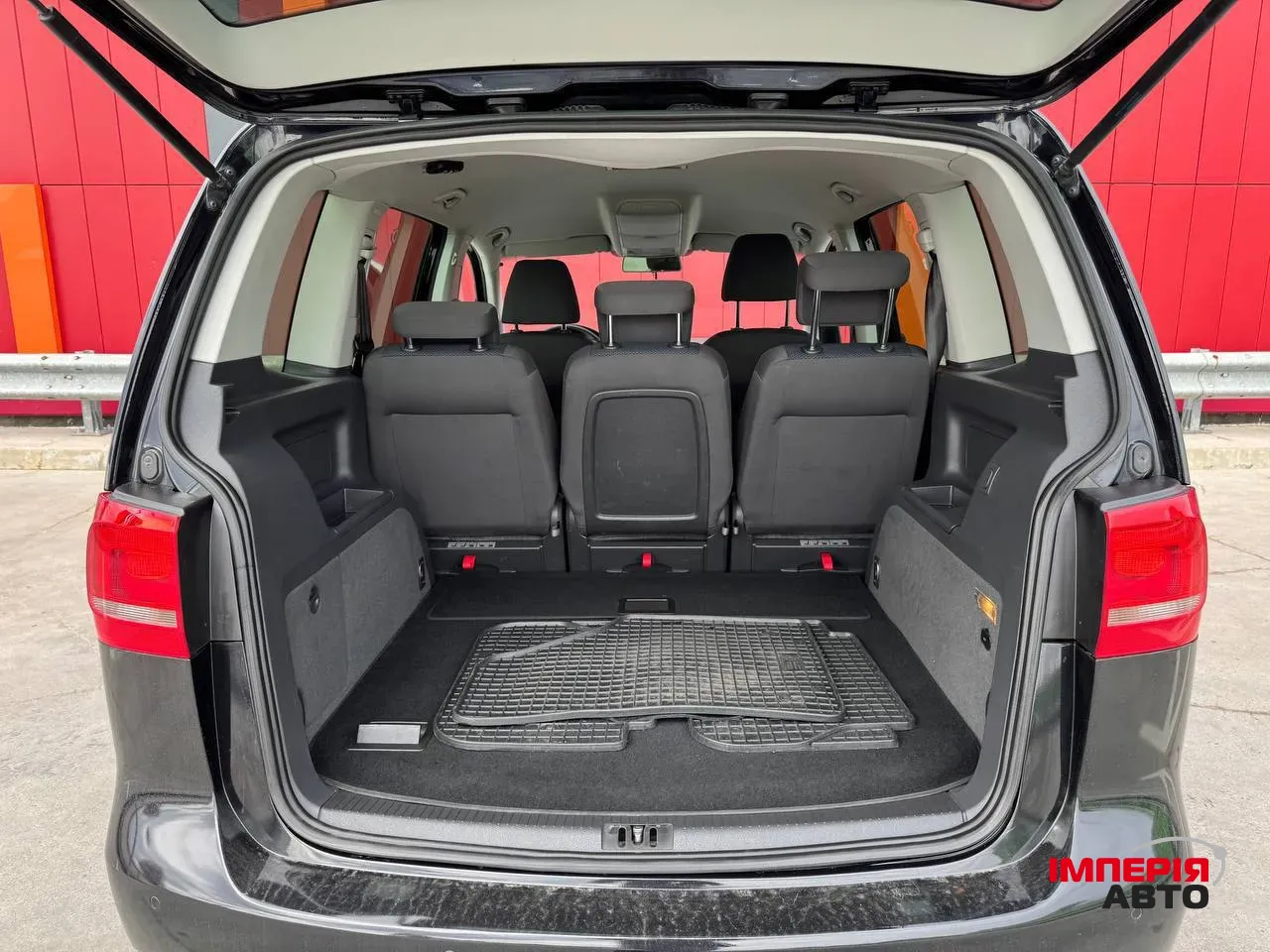 Volkswagen Touran - фото 2