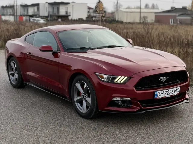 Ford Mustang - фото 1
