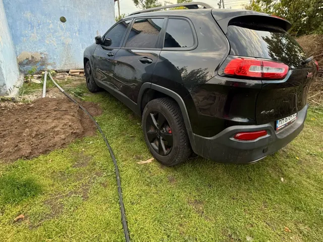 Jeep Cherokee - фото 2