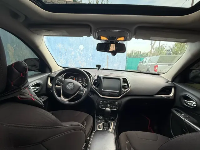 Jeep Cherokee - фото 3