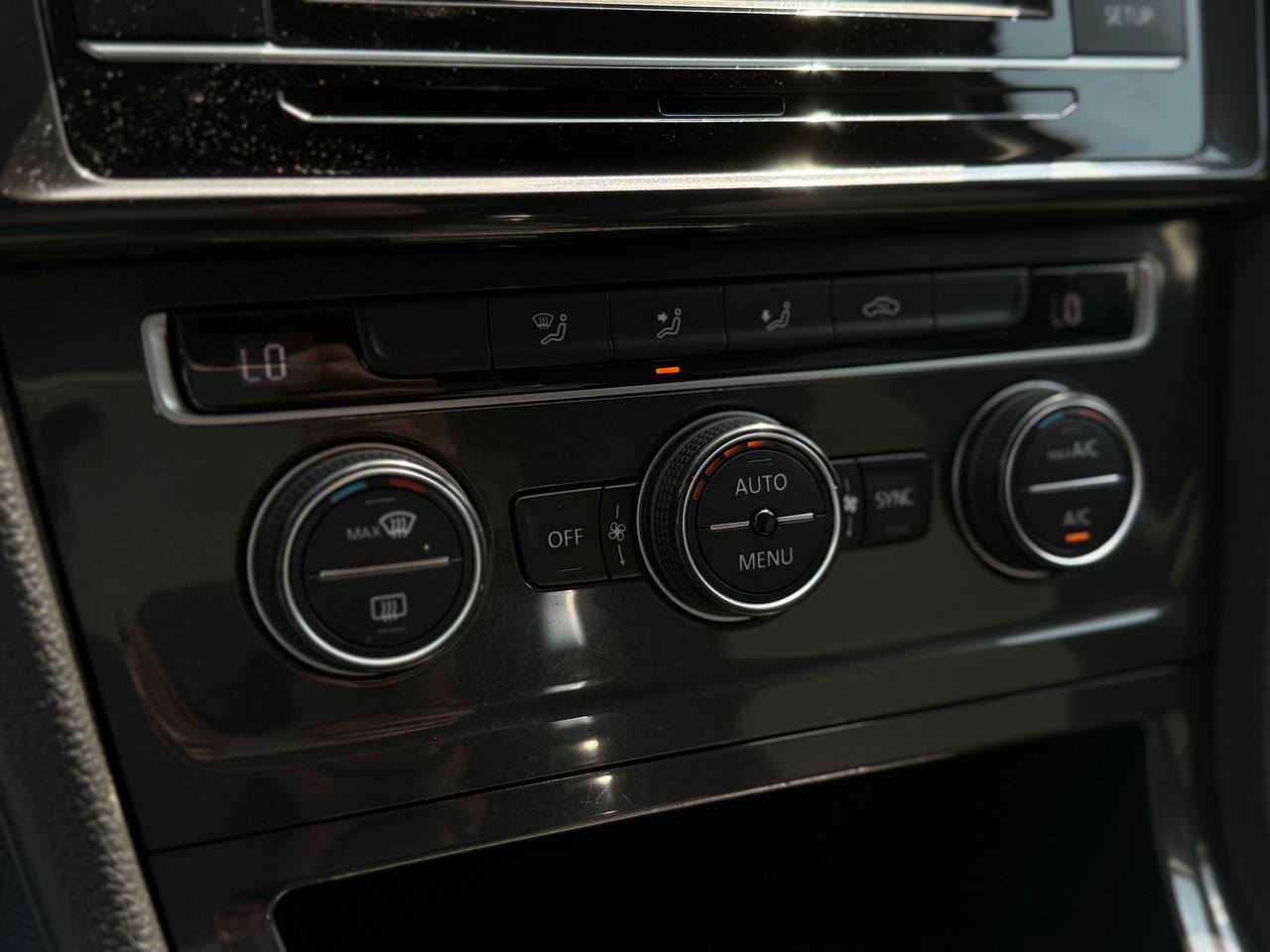 Volkswagen Golf - фото 1