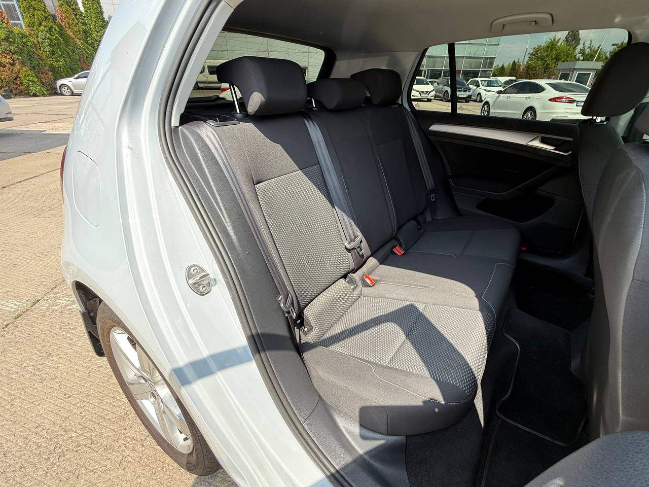 Volkswagen Golf - фото 16