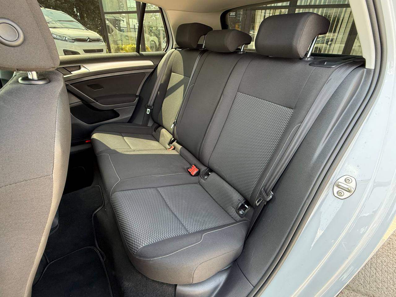 Volkswagen Golf - фото 7