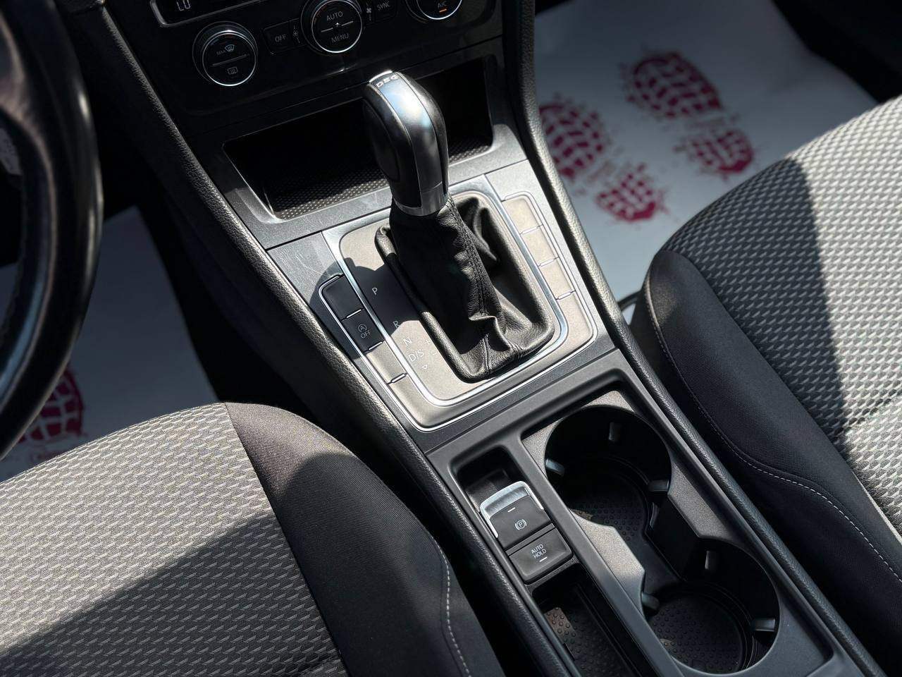 Volkswagen Golf - фото 8