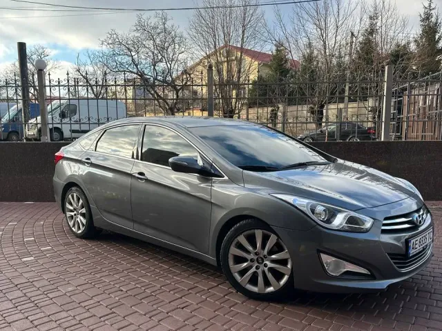 Hyundai i40 - фото 1