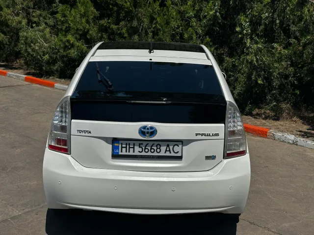 Toyota Prius - фото 2