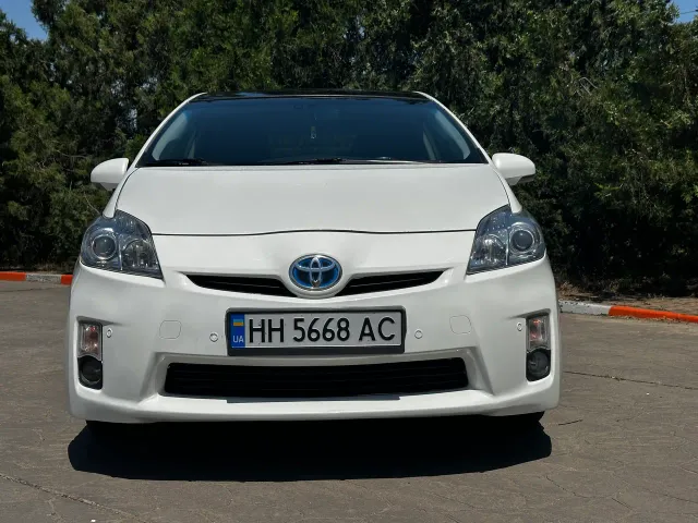 Toyota Prius - фото 1