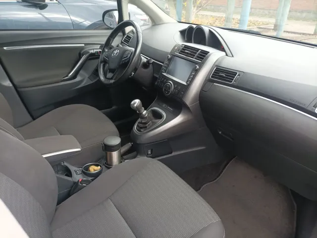 Toyota Verso - фото 4