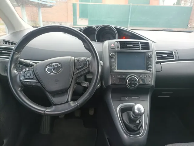 Toyota Verso - фото 2