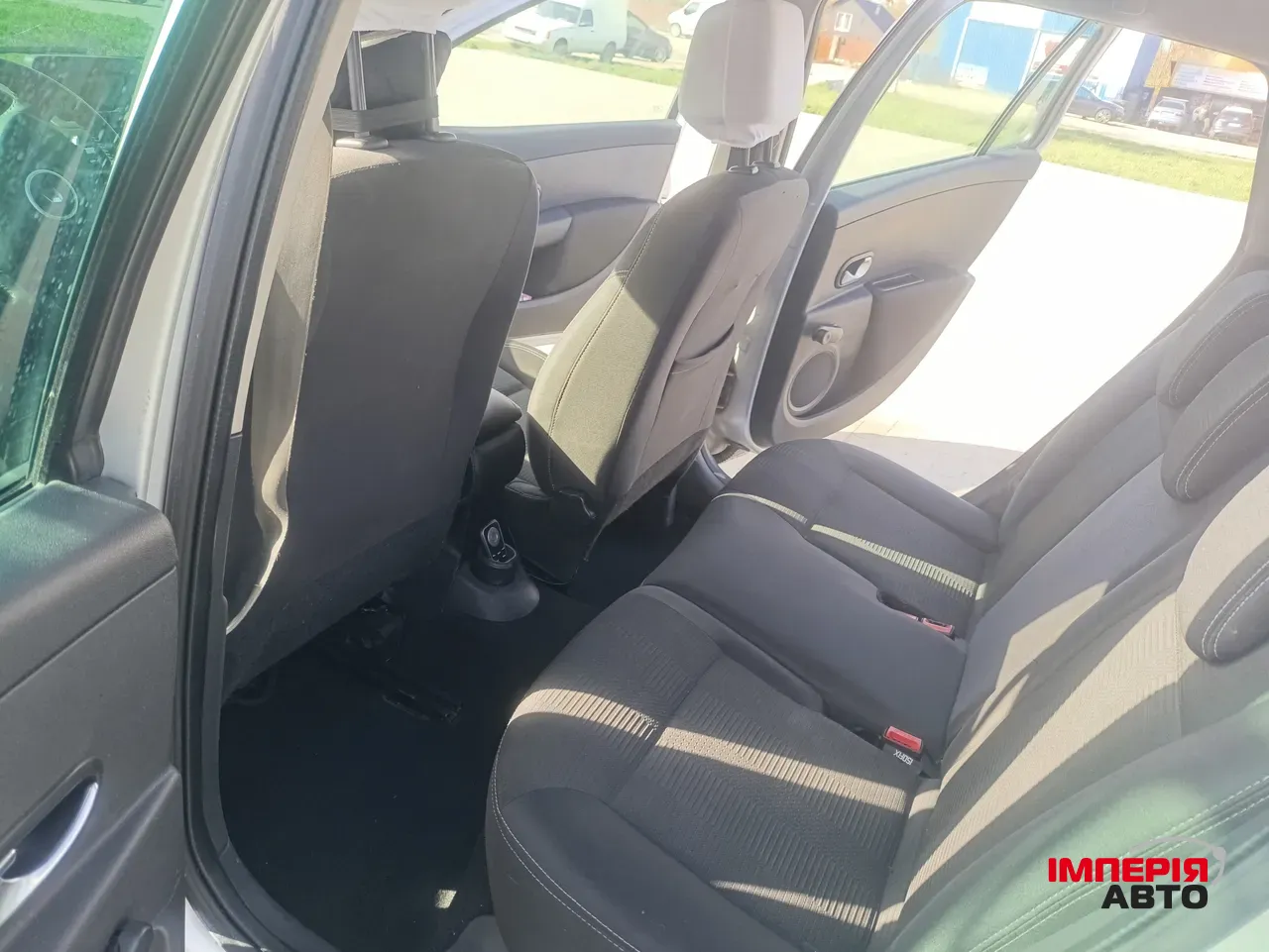 Renault Clio - фото 8