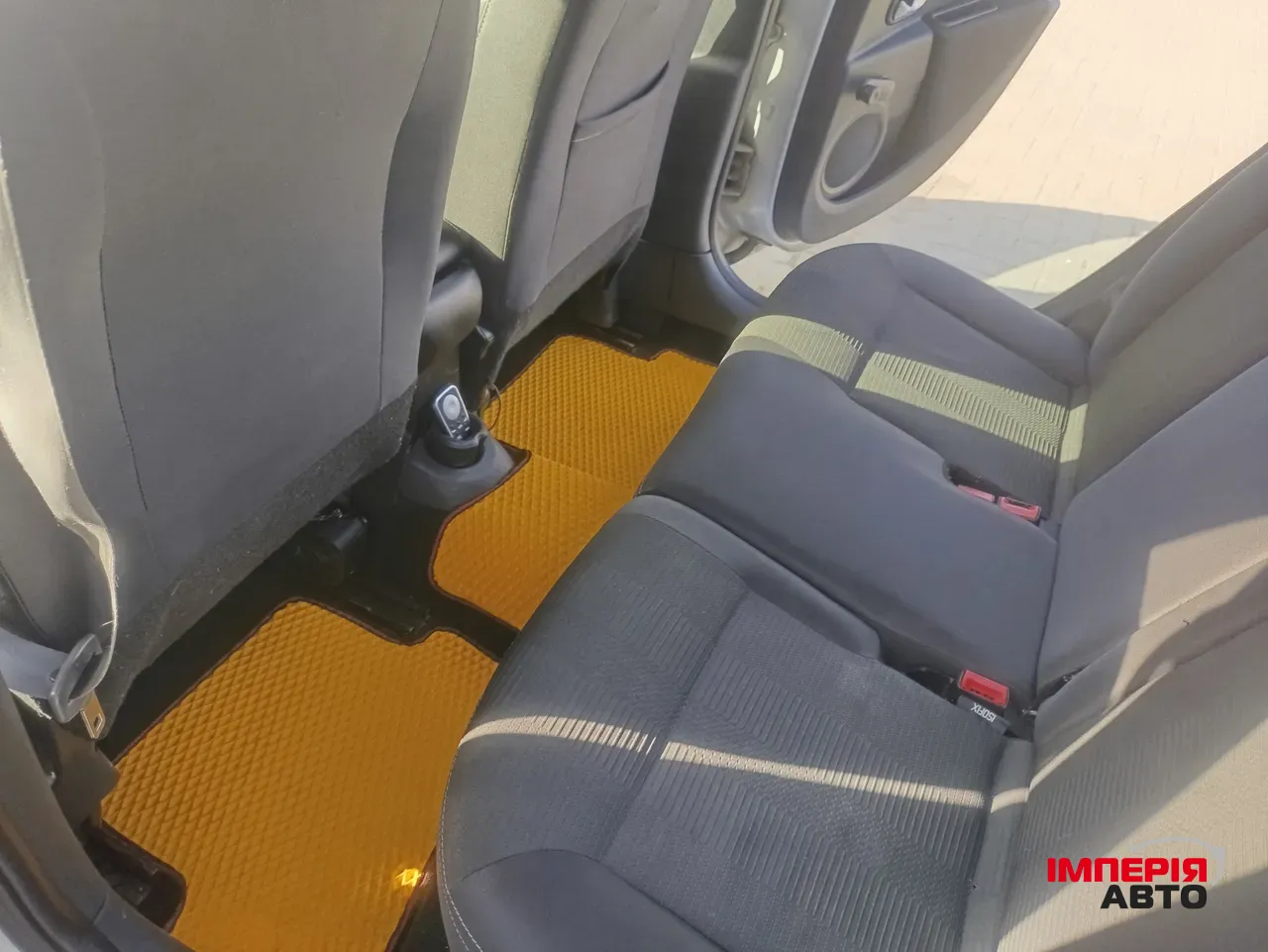 Renault Clio - фото 12