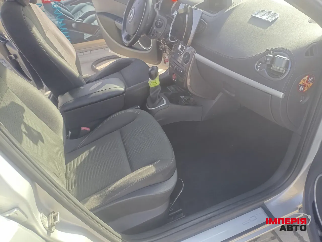 Renault Clio - фото 10