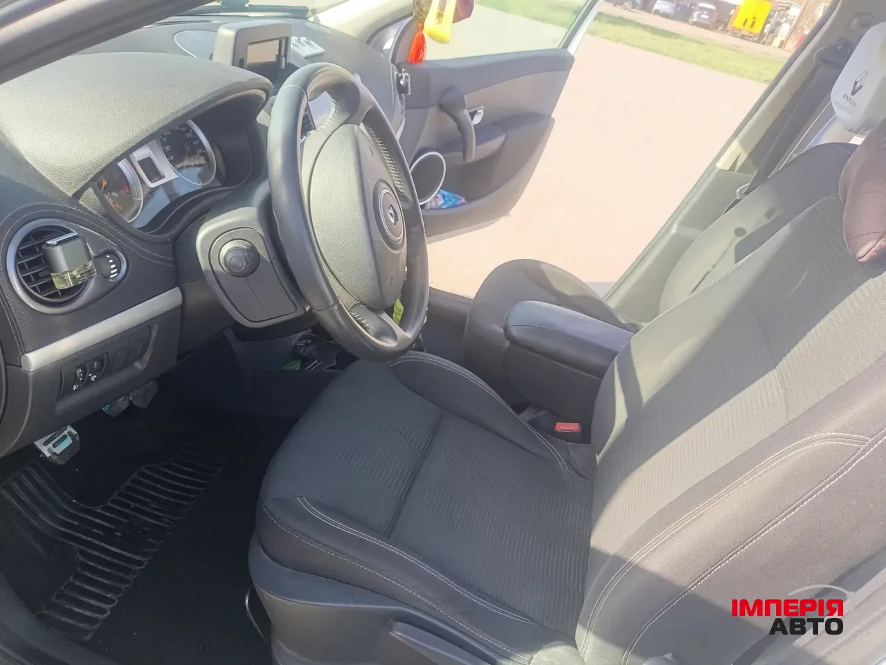 Renault Clio - фото 7