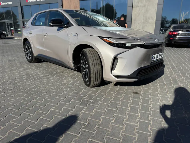 Toyota bZ4X - фото 2