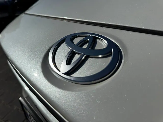 Toyota bZ4X - фото 3