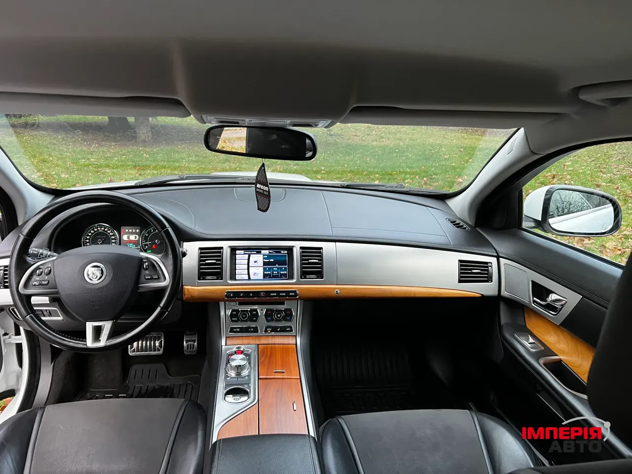 Jaguar XF - фото 12