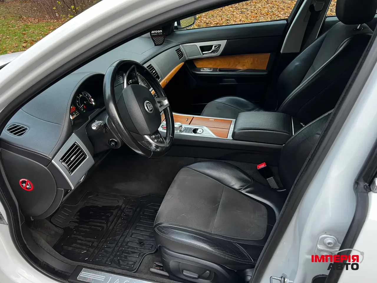 Jaguar XF - фото 10