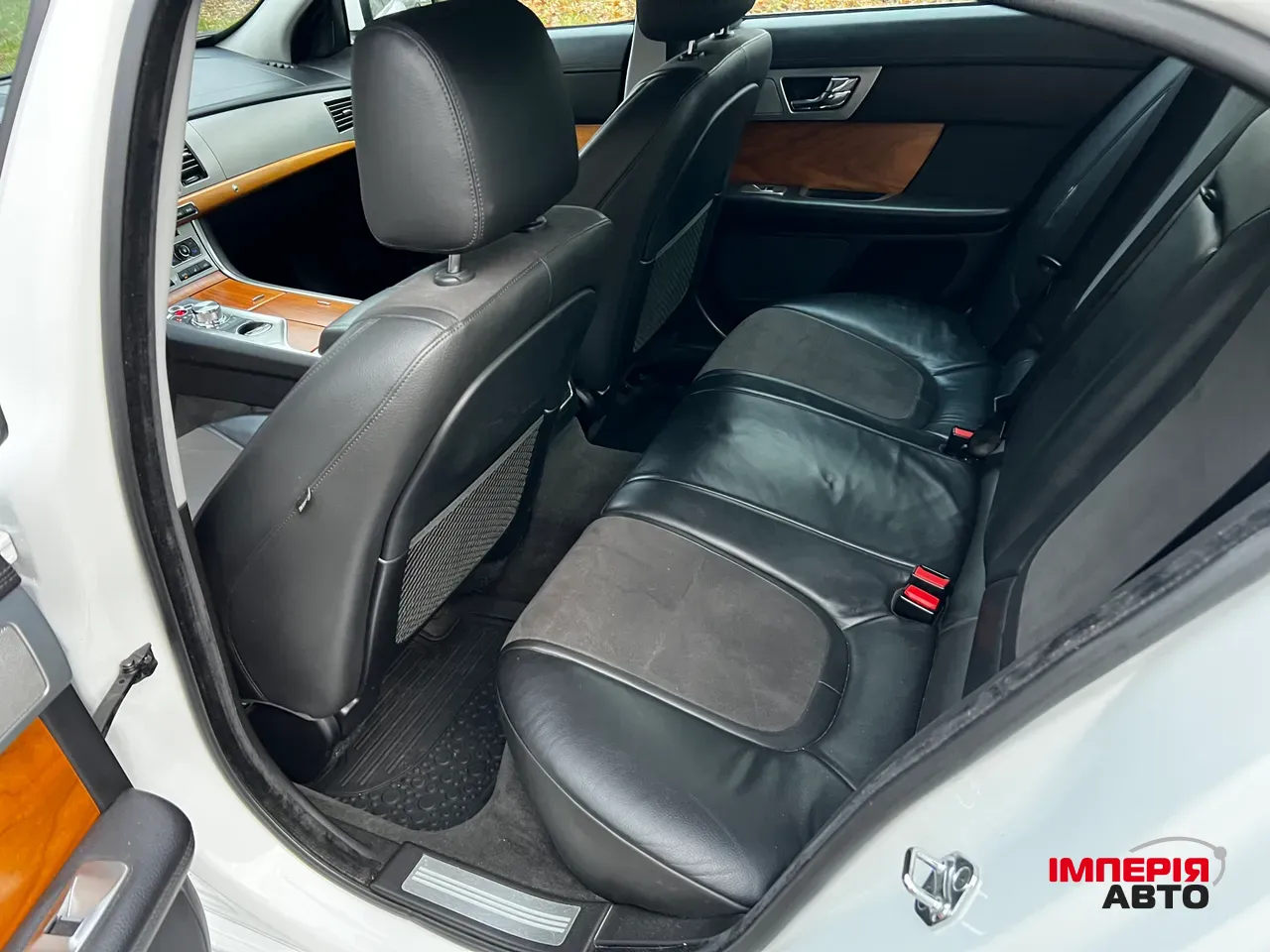 Jaguar XF - фото 11