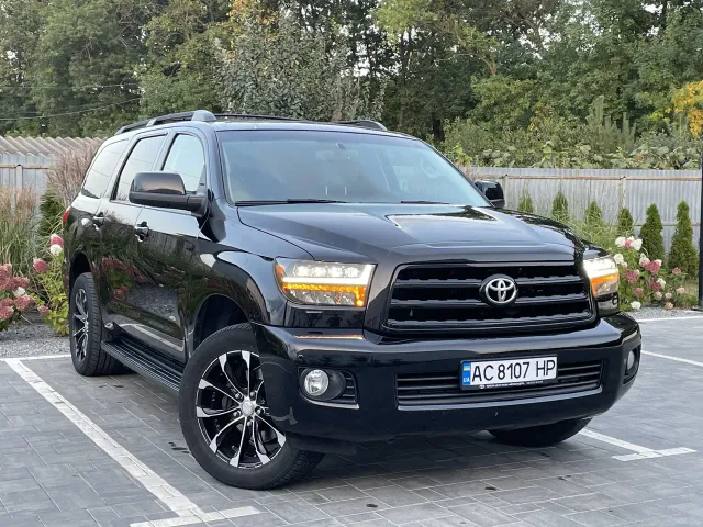 Toyota Sequoia - фото 1
