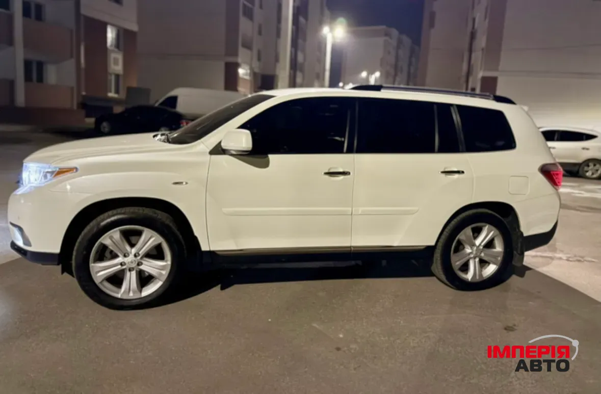Toyota Highlander - фото 2