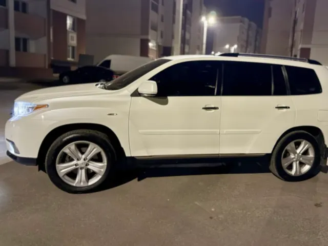 Toyota Highlander - фото 2