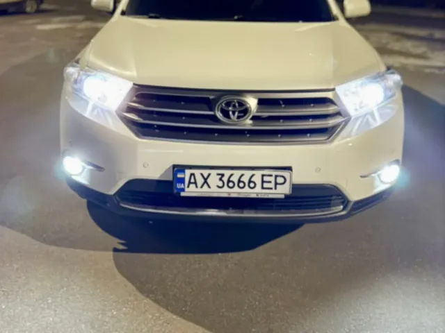 Toyota Highlander - фото 1