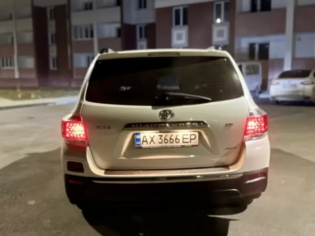 Toyota Highlander - фото 4