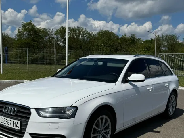 Audi A4 - фото 2