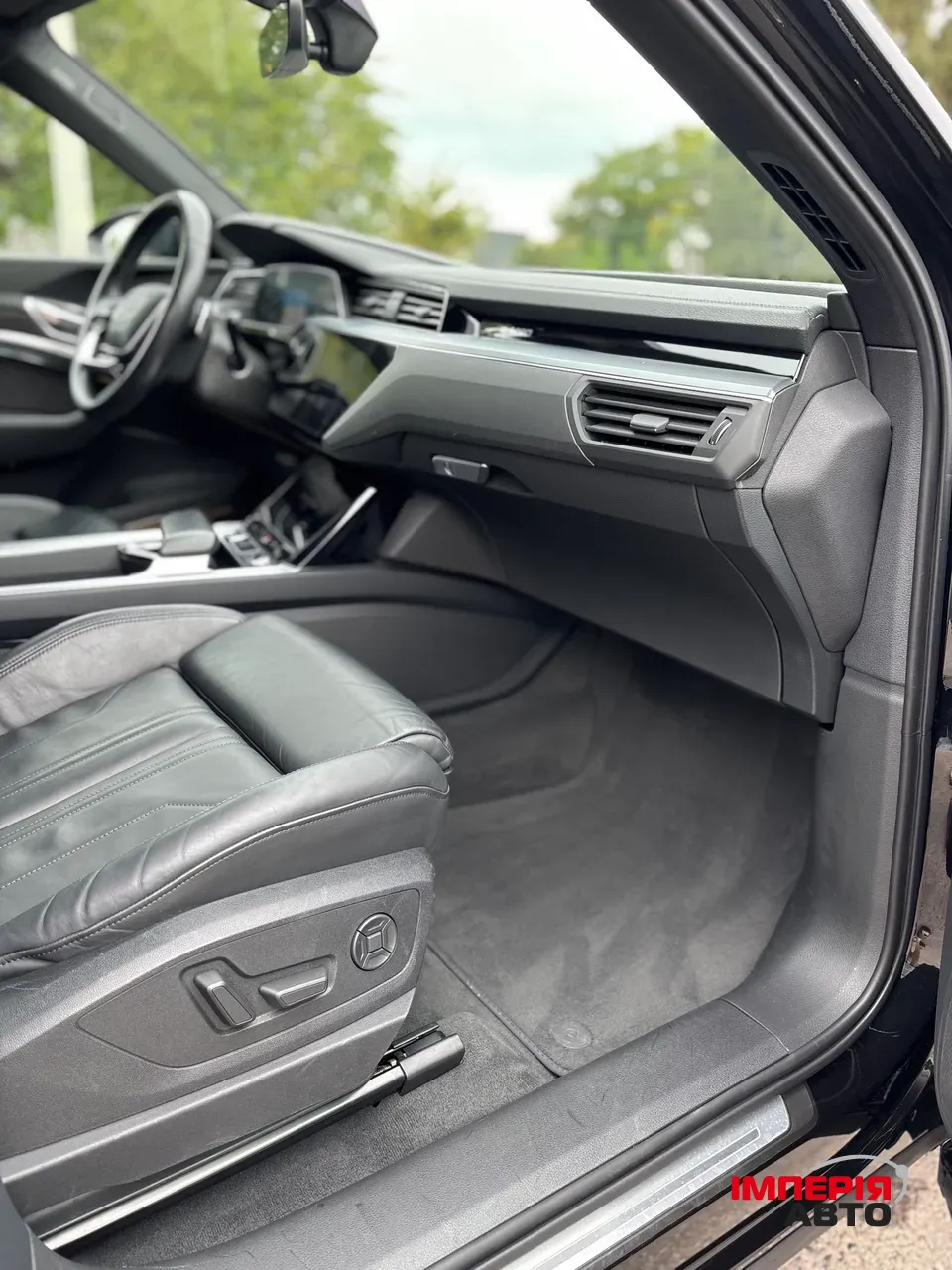 Audi e-tron - фото 36