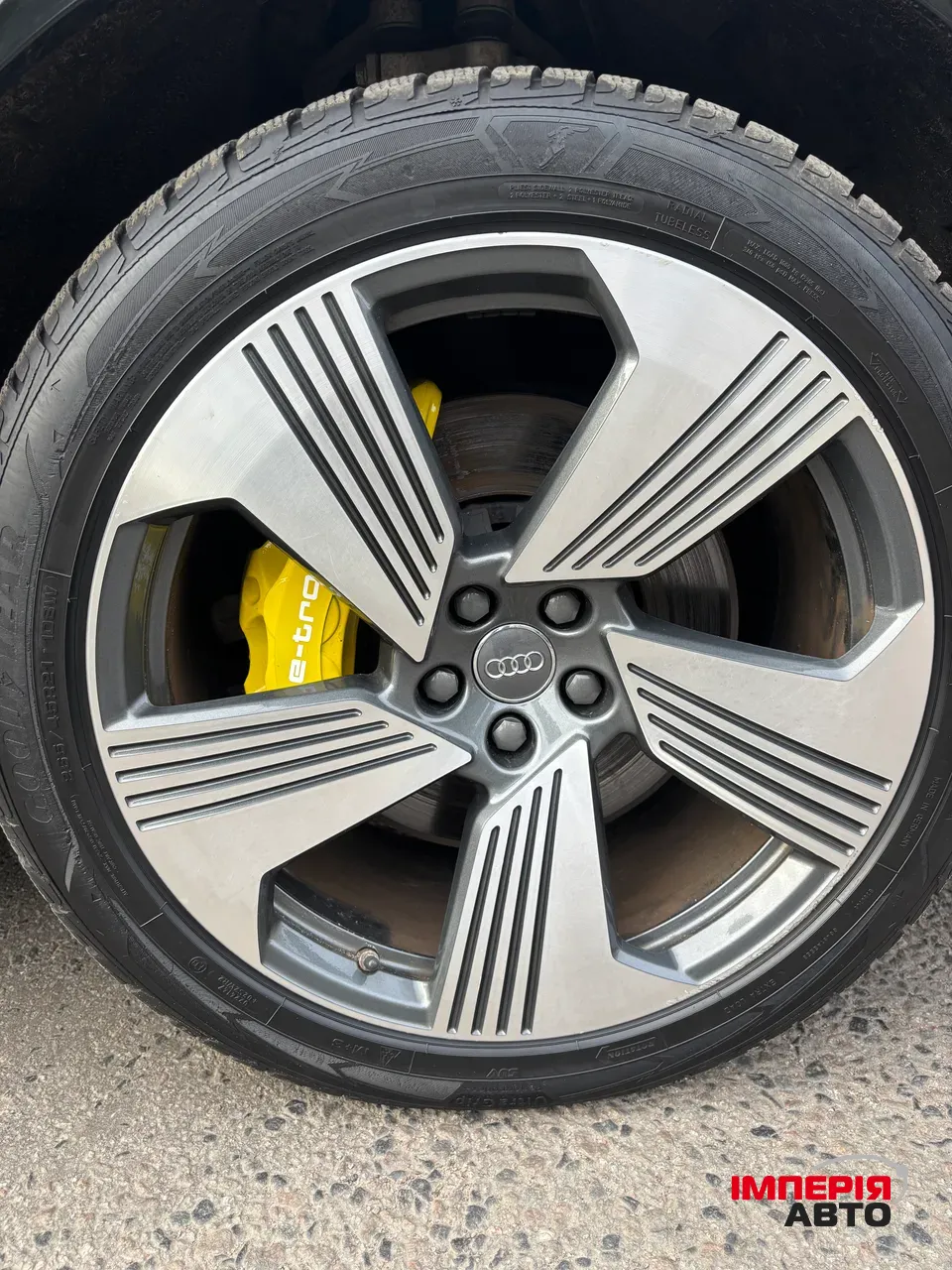 Audi e-tron - фото 27