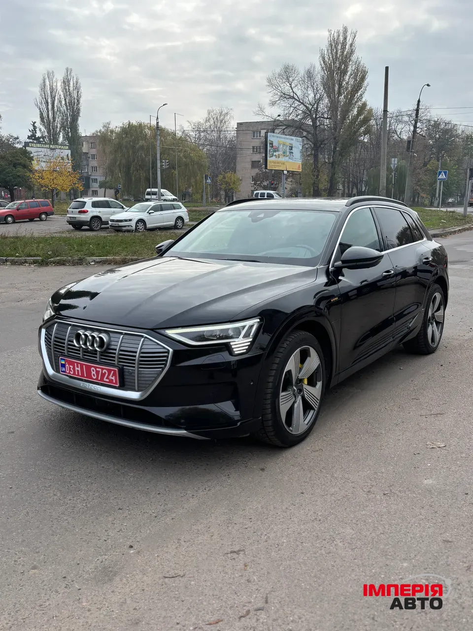 Audi e-tron - фото 1