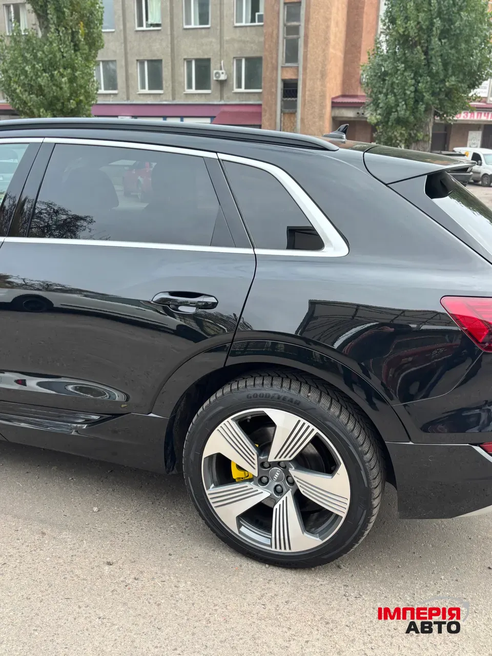 Audi e-tron - фото 19