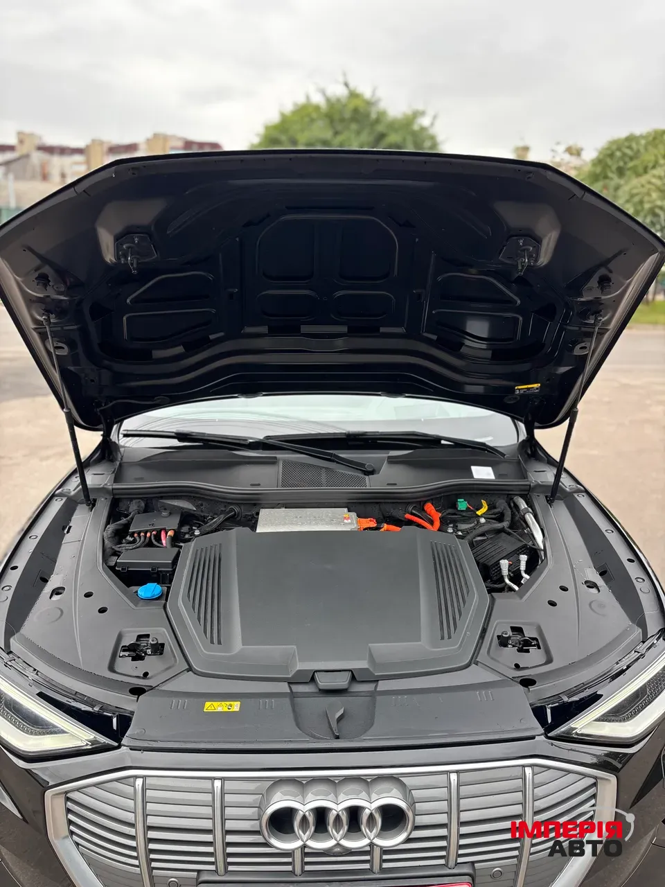 Audi e-tron - фото 35