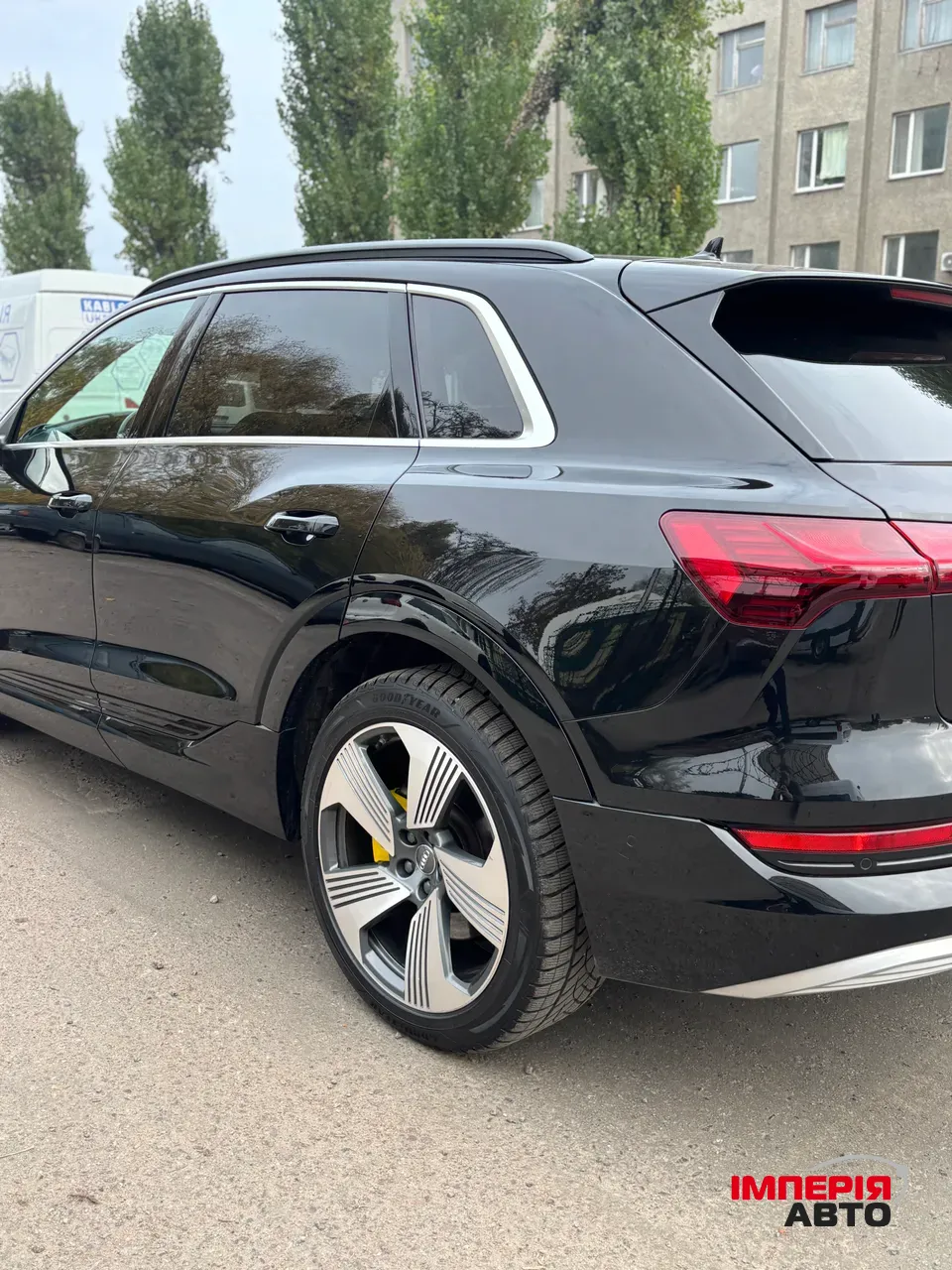 Audi e-tron - фото 21